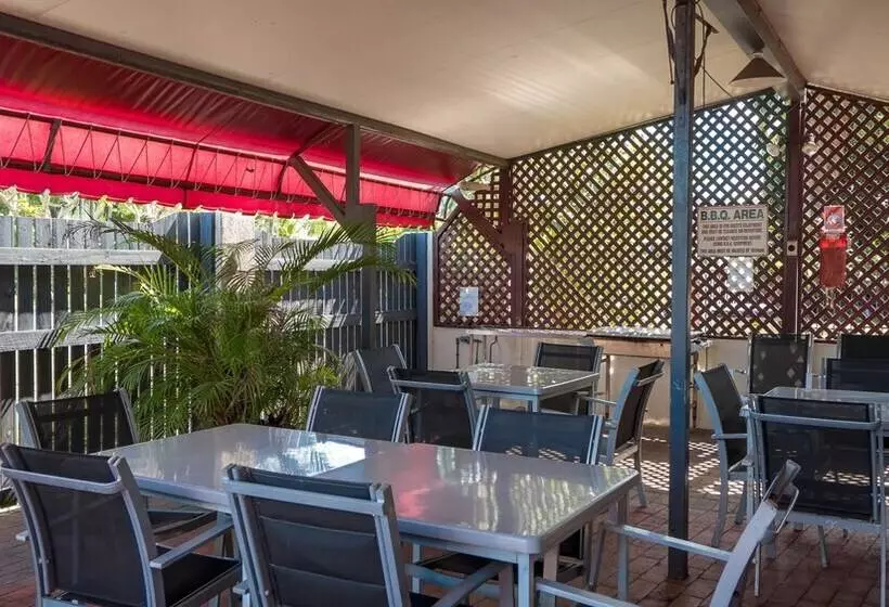 Отель Cairns Holiday Lodge
