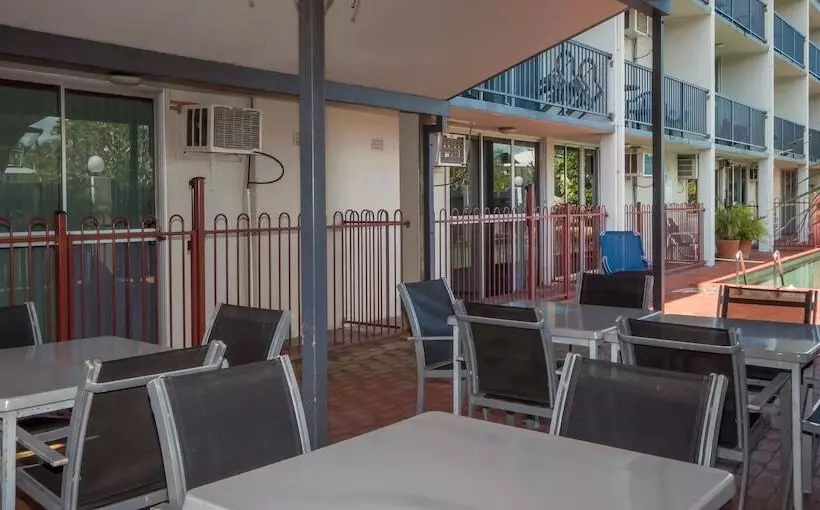 Отель Cairns Holiday Lodge