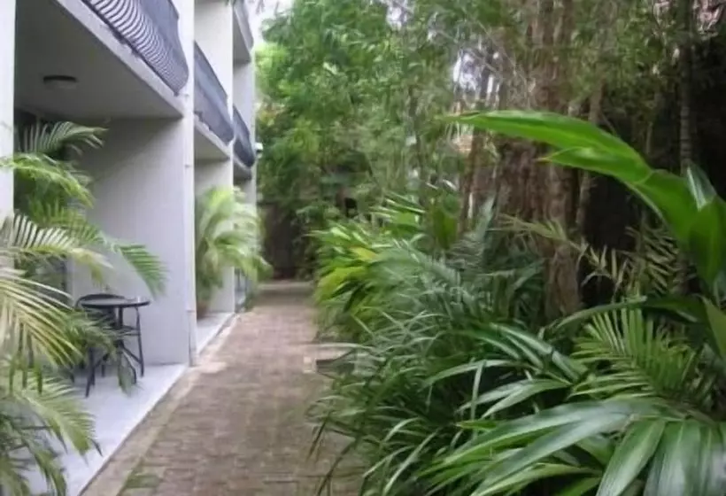 Отель Cairns Holiday Lodge
