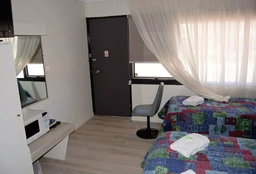 בית מלון כפרי Civic Motor Inn