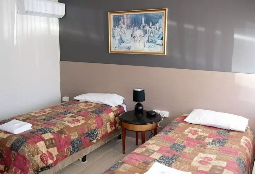 בית מלון כפרי Civic Motor Inn