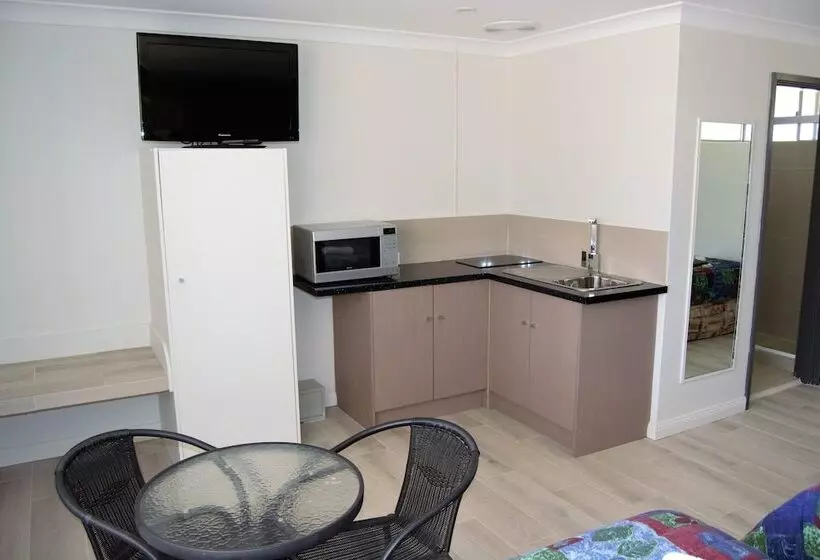 בית מלון כפרי Civic Motor Inn