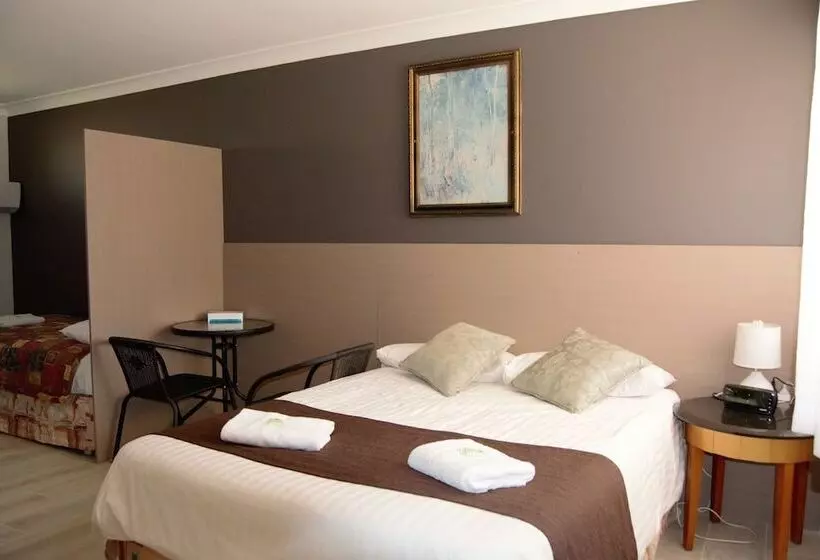 בית מלון כפרי Civic Motor Inn