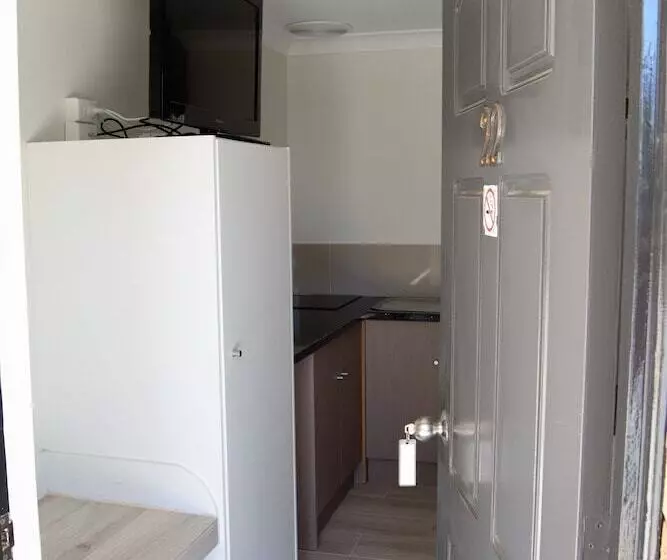 בית מלון כפרי Civic Motor Inn