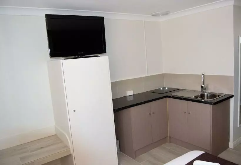 בית מלון כפרי Civic Motor Inn