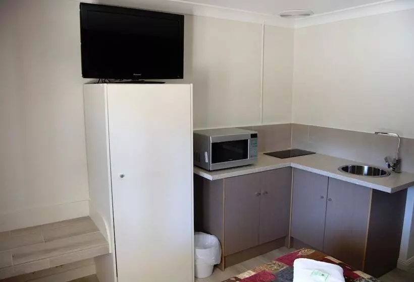 בית מלון כפרי Civic Motor Inn