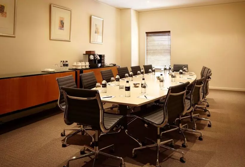 Отель Residence On Langley Park