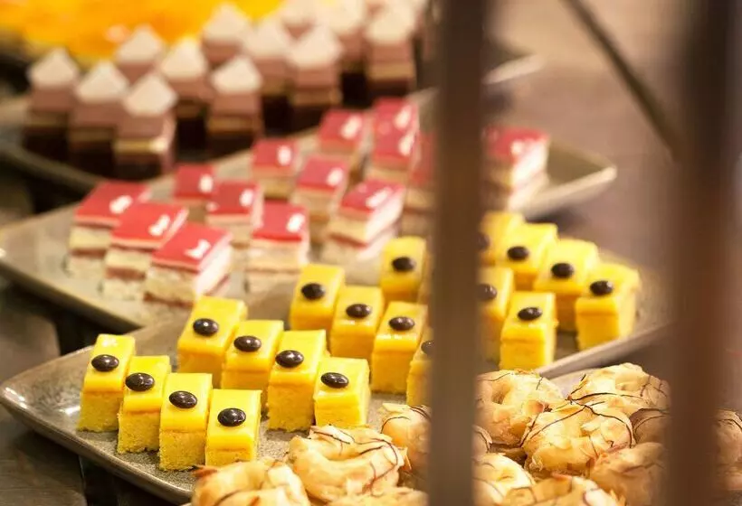 Отель Residence On Langley Park