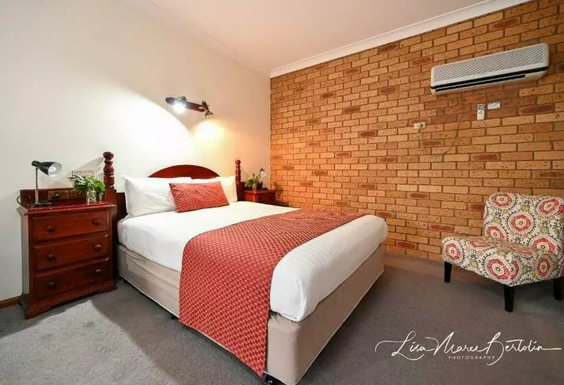 酒店 Narrandera Club Motor Inn
