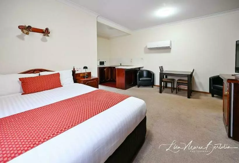 酒店 Narrandera Club Motor Inn