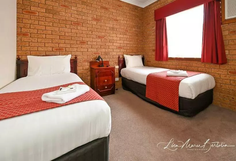 酒店 Narrandera Club Motor Inn