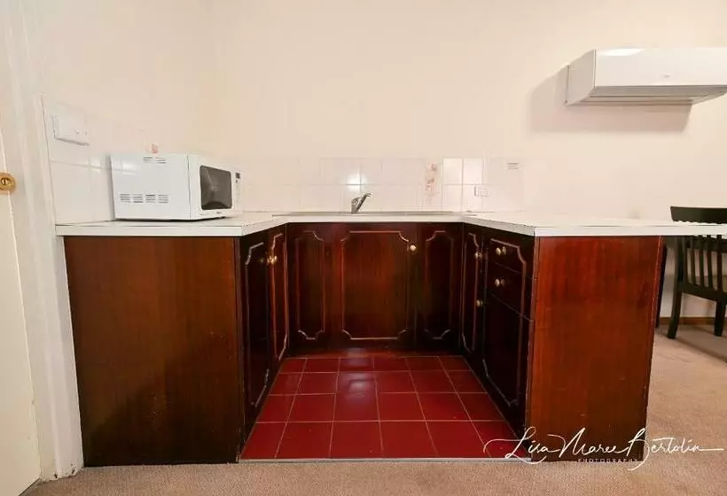 酒店 Narrandera Club Motor Inn