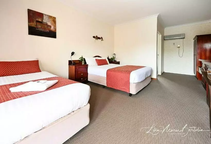 酒店 Narrandera Club Motor Inn