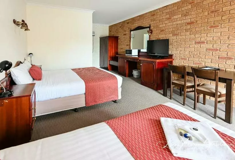 酒店 Narrandera Club Motor Inn