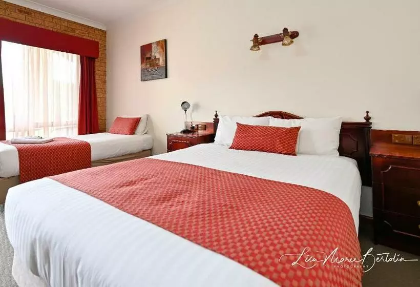 酒店 Narrandera Club Motor Inn