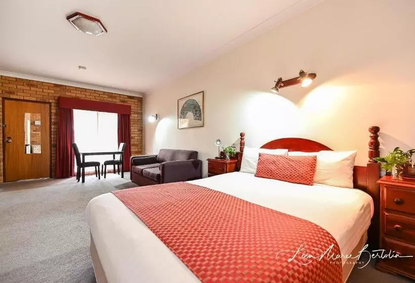酒店 Narrandera Club Motor Inn