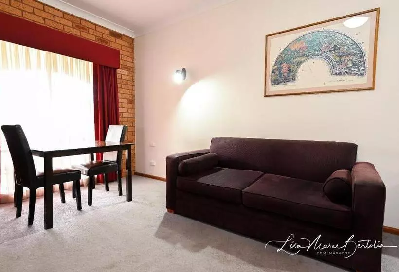 酒店 Narrandera Club Motor Inn