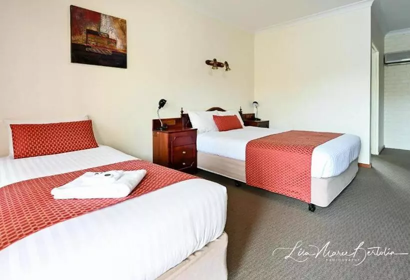 酒店 Narrandera Club Motor Inn