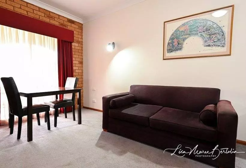 酒店 Narrandera Club Motor Inn