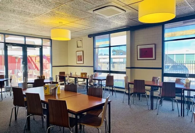 Opal Inn Hotel, Motel, Caravan Park