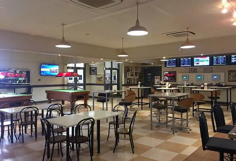 Opal Inn Hotel, Motel, Caravan Park