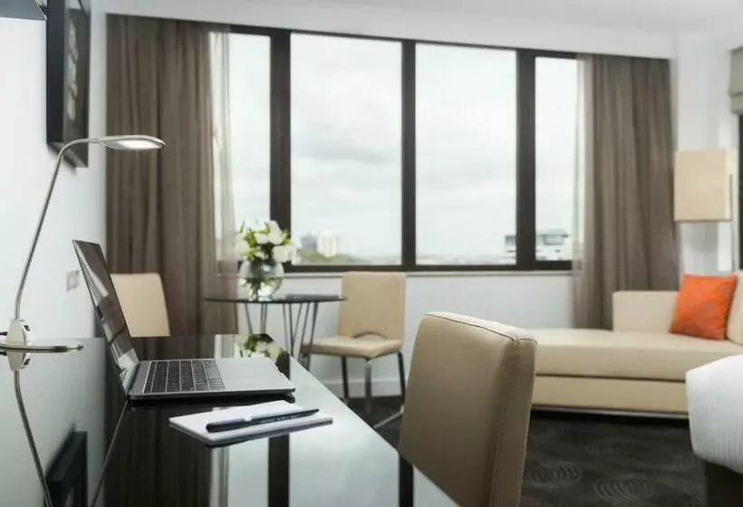 Отель The Park  Brisbane