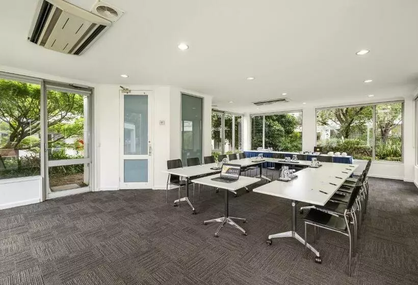 Мотель Doncaster Apartments By Nightcap Plus