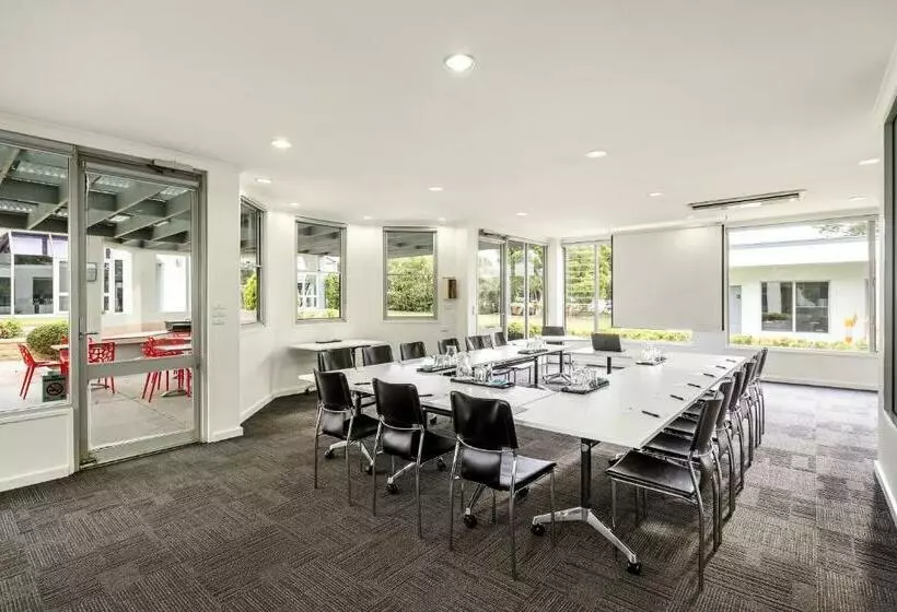 Мотель Doncaster Apartments By Nightcap Plus