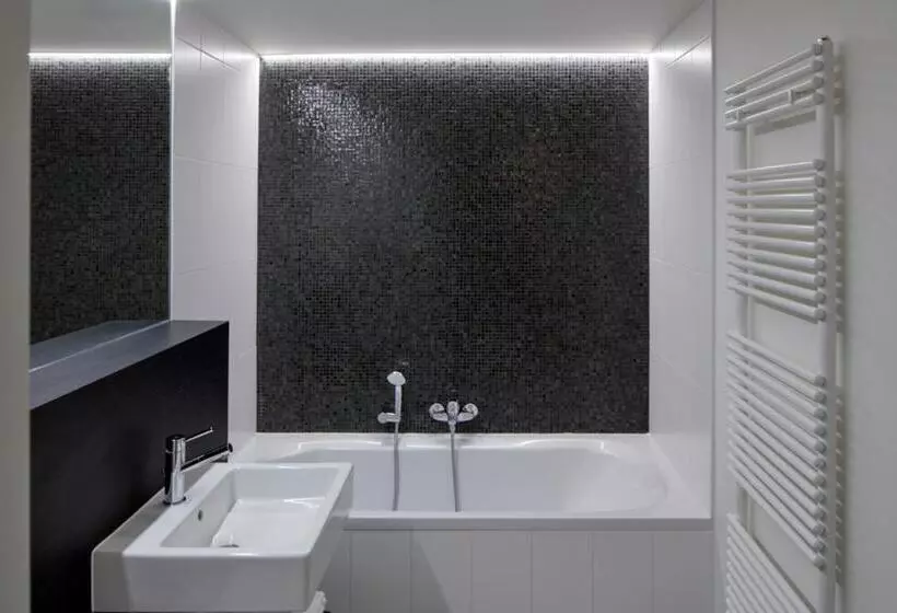 Alpha Hotel And Apart