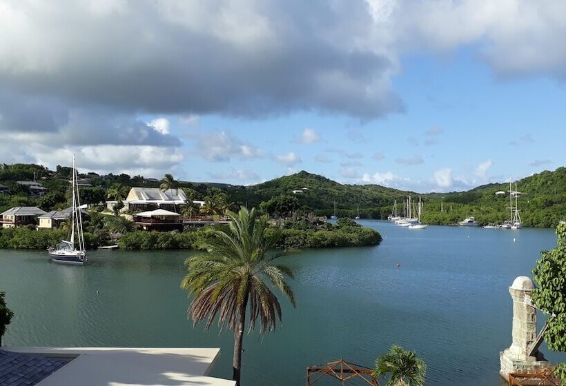 Отель Admiral's Inn and Gunpowder Suites