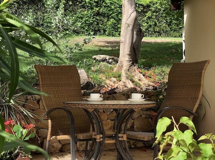 Отель Admiral's Inn and Gunpowder Suites