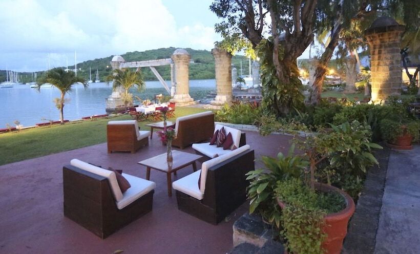 Отель Admiral's Inn and Gunpowder Suites