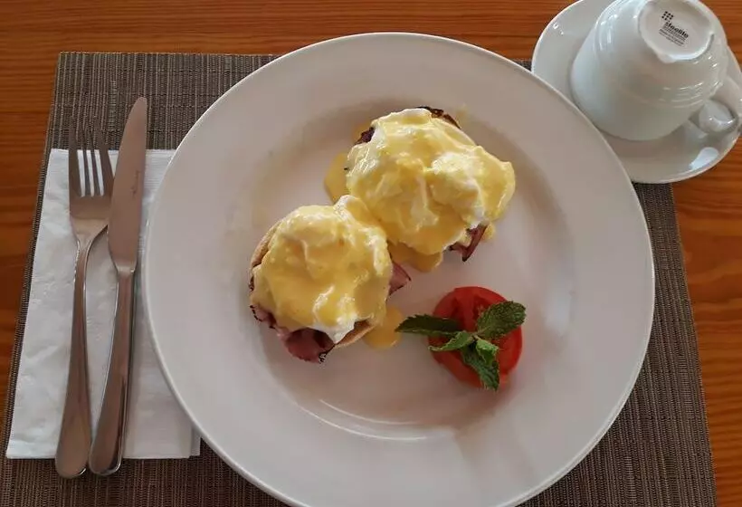 Отель Admiral's Inn and Gunpowder Suites