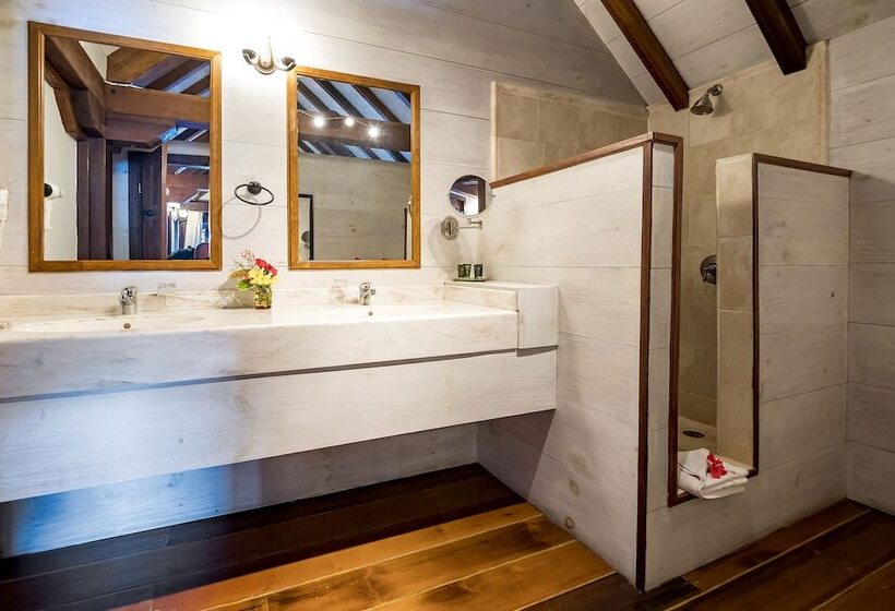 Отель Admiral's Inn and Gunpowder Suites