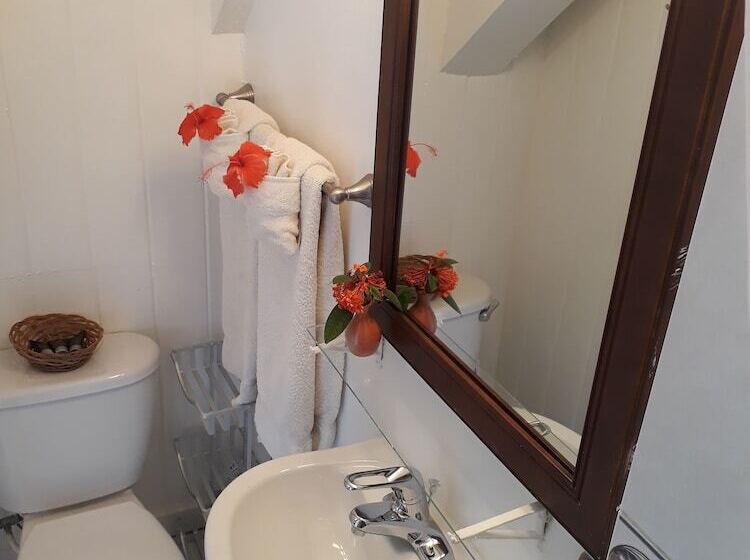 Отель Admiral's Inn and Gunpowder Suites