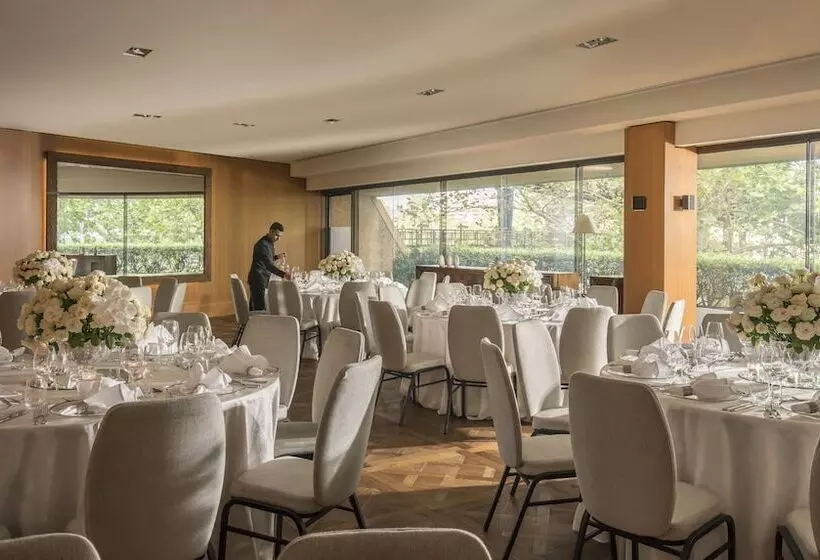 Four Seasons Hotel Sydney