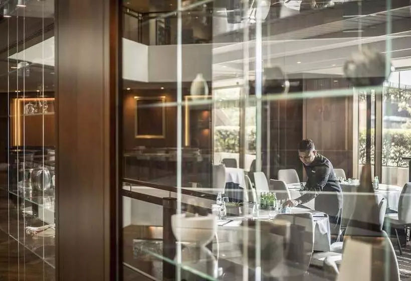 Four Seasons Hotel Sydney