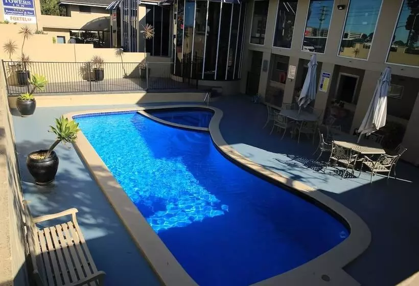 فندق Twin Towers Inn