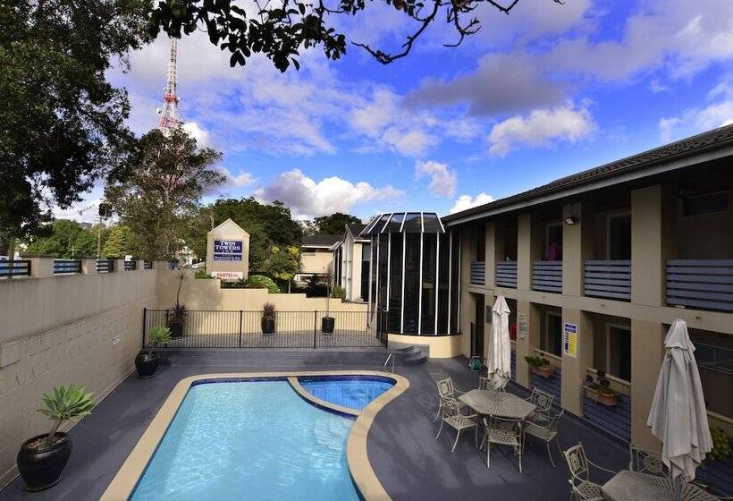 호텔 Twin Towers Inn