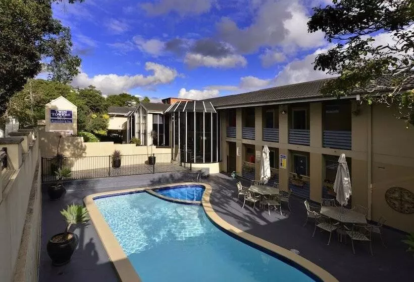 فندق Twin Towers Inn