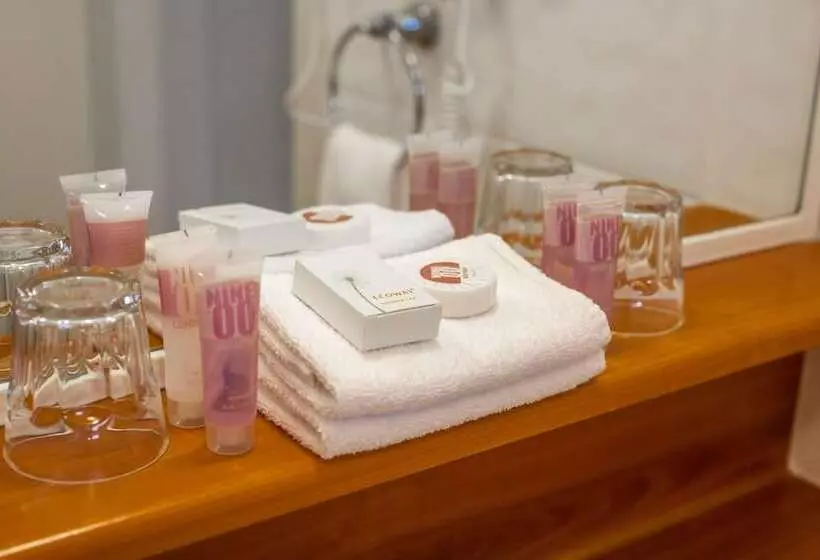 فندق Twin Towers Inn