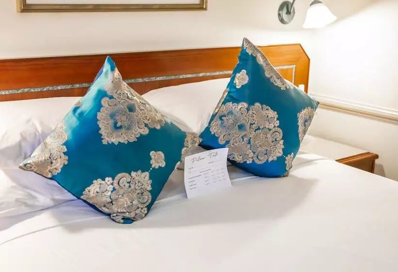 فندق Twin Towers Inn