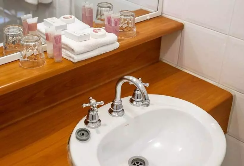 فندق Twin Towers Inn