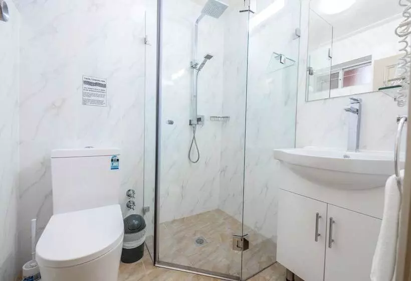 فندق Twin Towers Inn