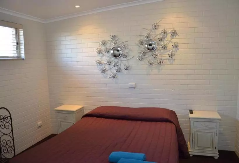 호텔 Warwick Motor Inn