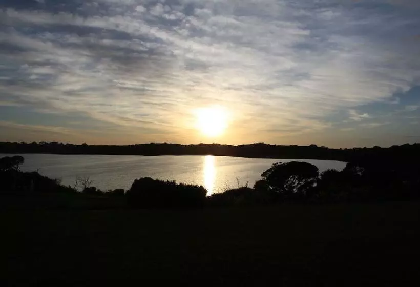 Lakeview Motel And Apartments