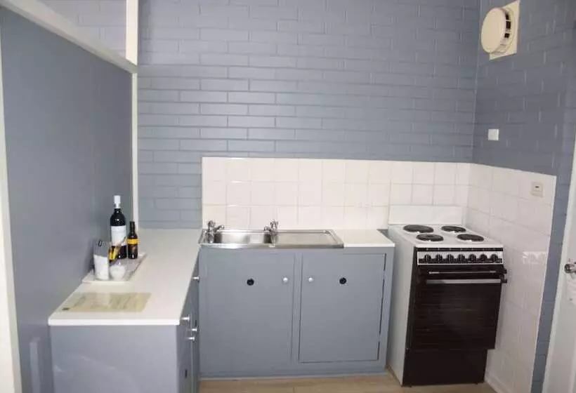 Lakeview Motel And Apartments