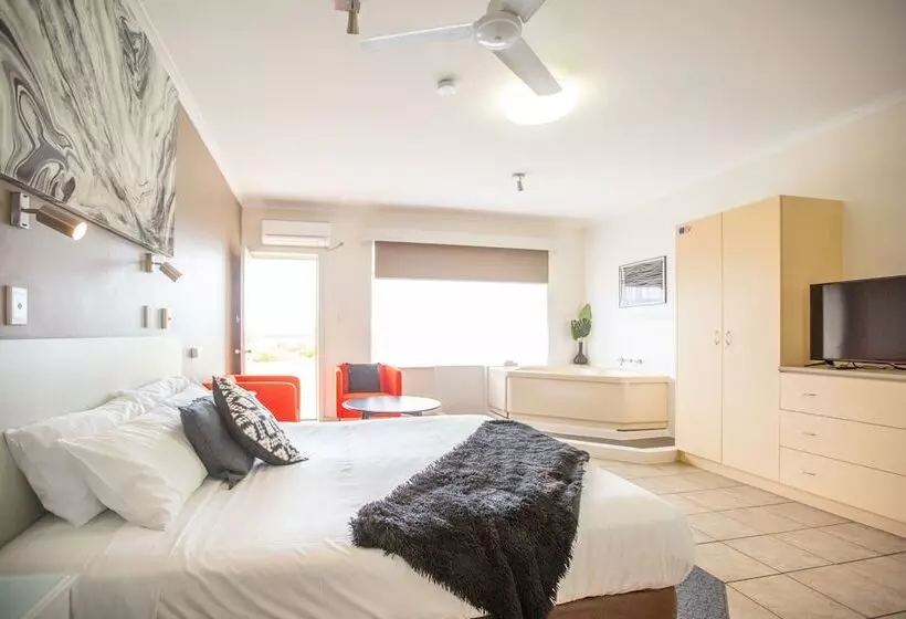 Lakeview Motel And Apartments