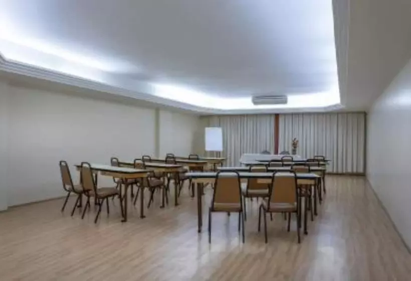 هتل Augusta Boulevard