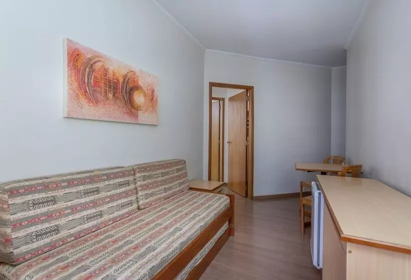 هتل Augusta Boulevard